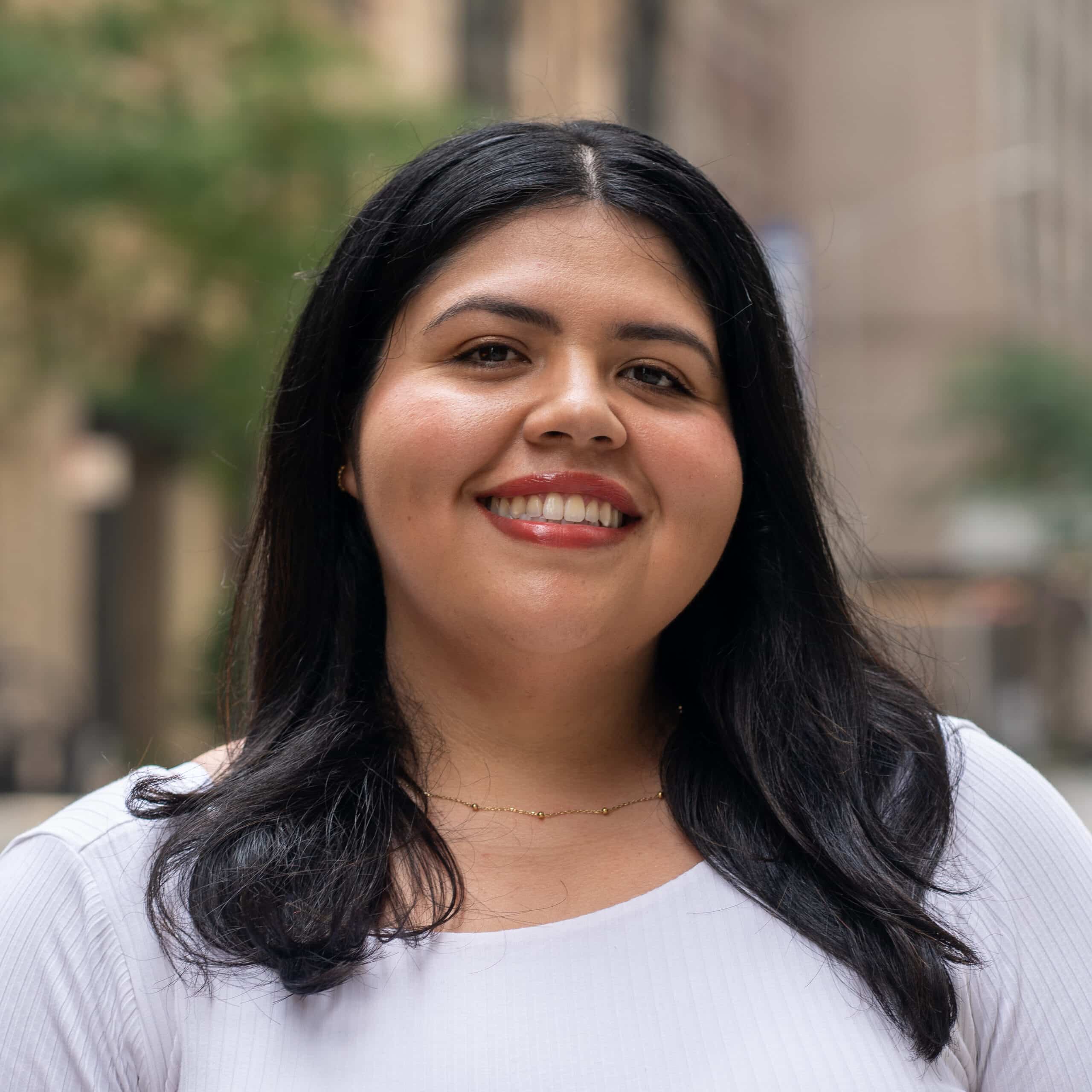 Daisy Alvarez Headshot